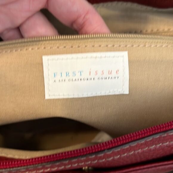 NWT First Issue red pebbled faux leather bag 1 inside & outside pocket zip close - Picture 10 of 13